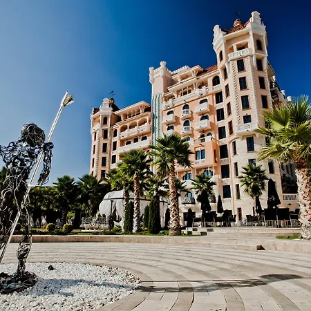 Royal Castle Design & Елените