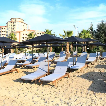 Отель Royal Castle Design &