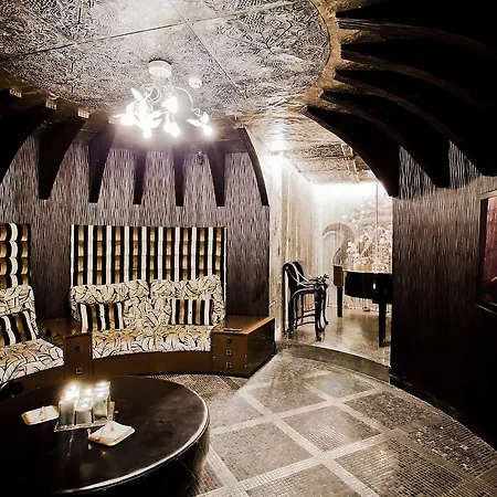 Royal Castle Design & 5* 埃勒尼特