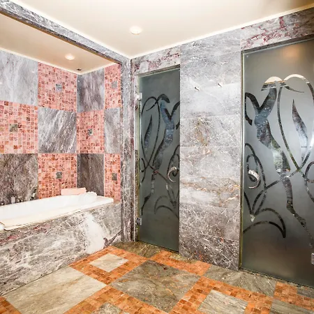 Royal Castle Design &