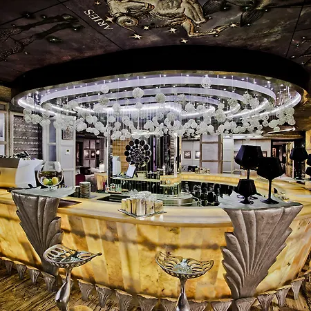 Royal Castle Design &