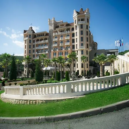 Royal Castle Design & 酒店 埃勒尼特