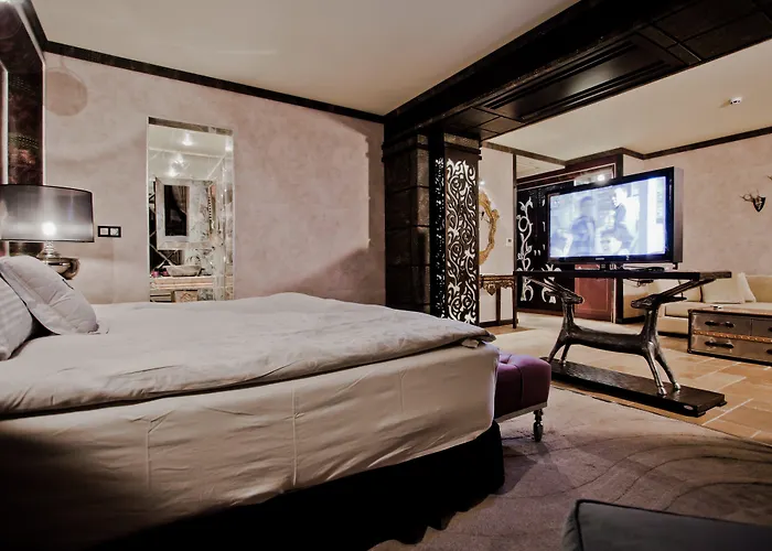 Royal Castle Design & 5* Elenite