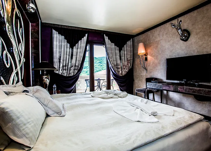 Royal Castle Design & 5* Elenite