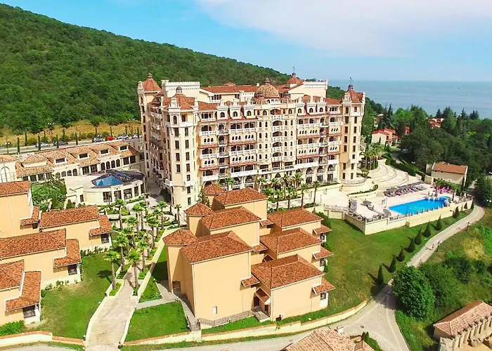 Royal Castle Design & Hotel Elenite