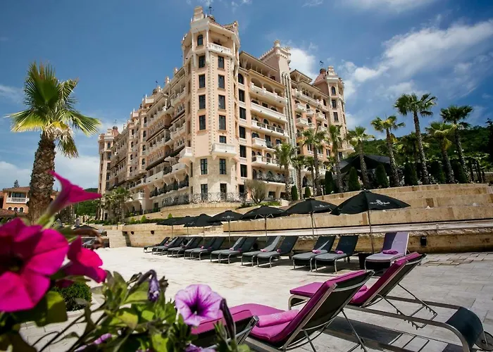 Royal Castle Design & Hotel